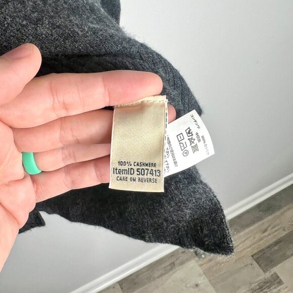 L.L. Bean 100% Cashmere Charcoal Gray Lightweight Fuzzy Mock Neck Sweater Sz M - Picture 3 of 4